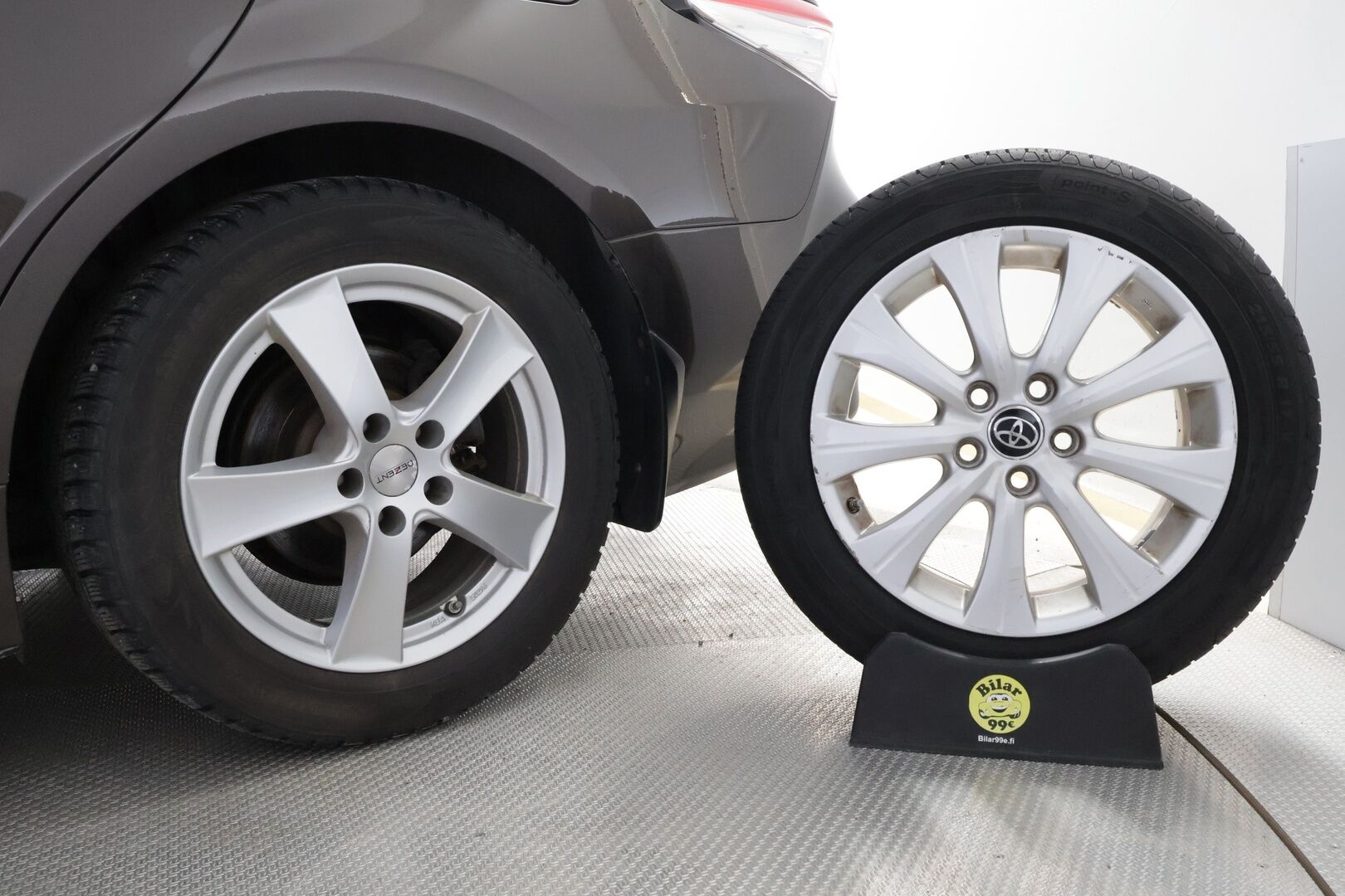 Toyota Camry 2019 2,5 Hybrid Style * Adapt.vakkari / Peruutuskamera / Nahkasisusta / Keyless / LED / Sähköpenkit! - 2x hyvät renkaat vanteilla / Juuri saapunut Tampereelle! - HULLUT AVAJAISHULINAT KORKOTARJOUS 3,29 %