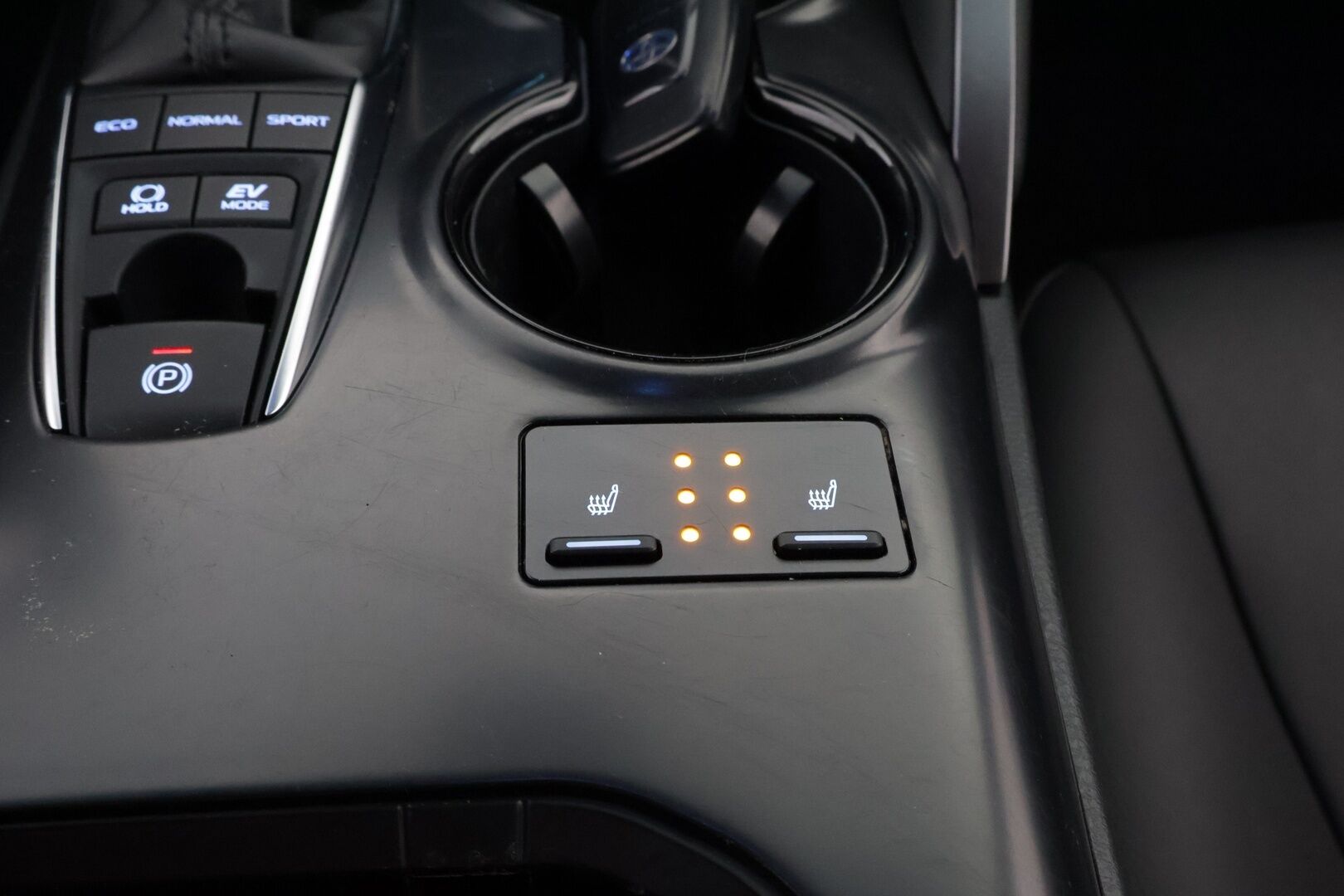 Toyota Camry 2019 2,5 Hybrid Style * Adapt.vakkari / Peruutuskamera / Nahkasisusta / Keyless / LED / Sähköpenkit! - 2x hyvät renkaat vanteilla / Juuri saapunut Tampereelle! - HULLUT AVAJAISHULINAT KORKOTARJOUS 3,29 %