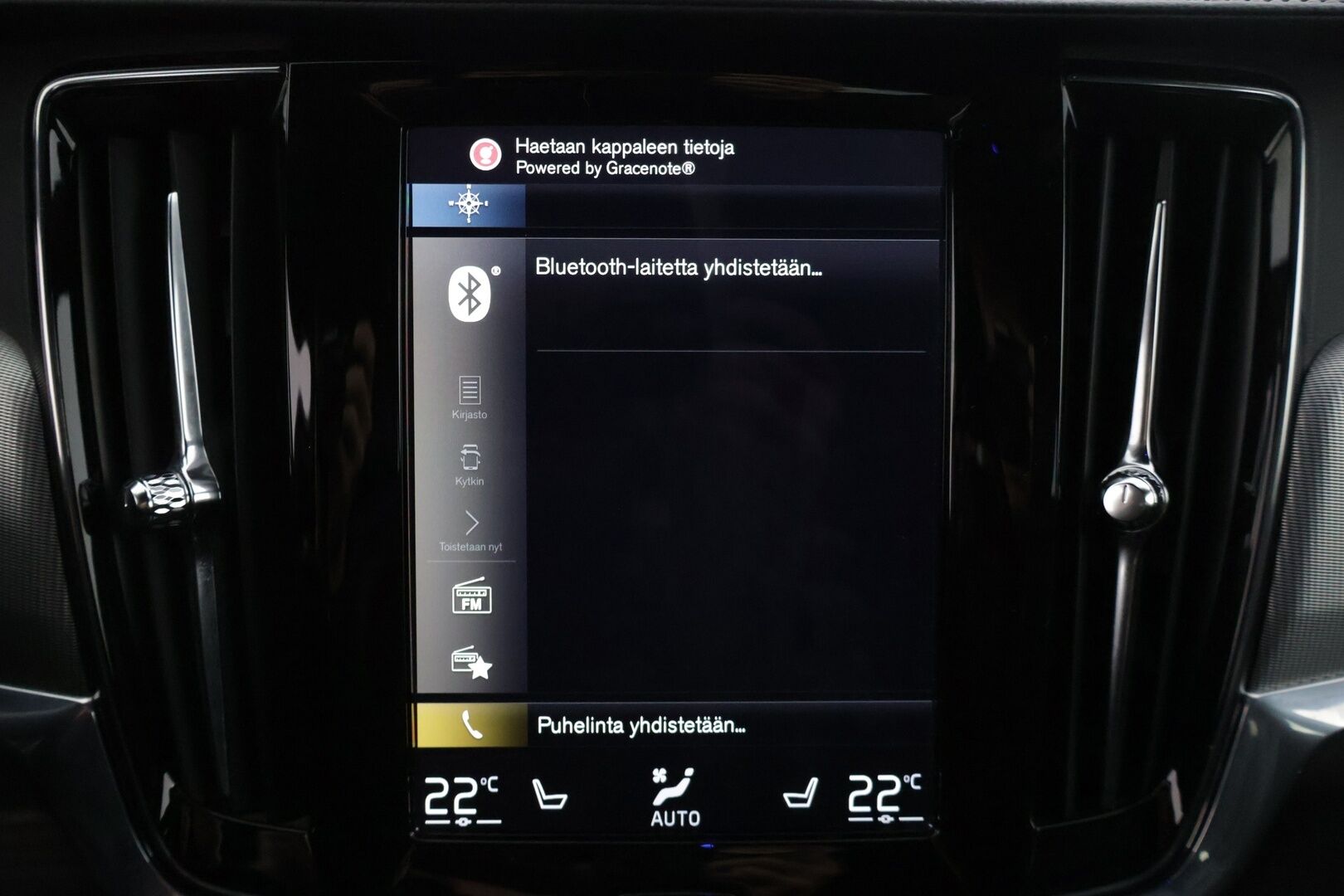 Volvo V90 2020 T8 TwE AWD R-Design aut * Adapt.Cruise / VOC / Ratin lämmitys / Koukku * - Merkkihuollettu / Webasto / 2x hyvät renkaat