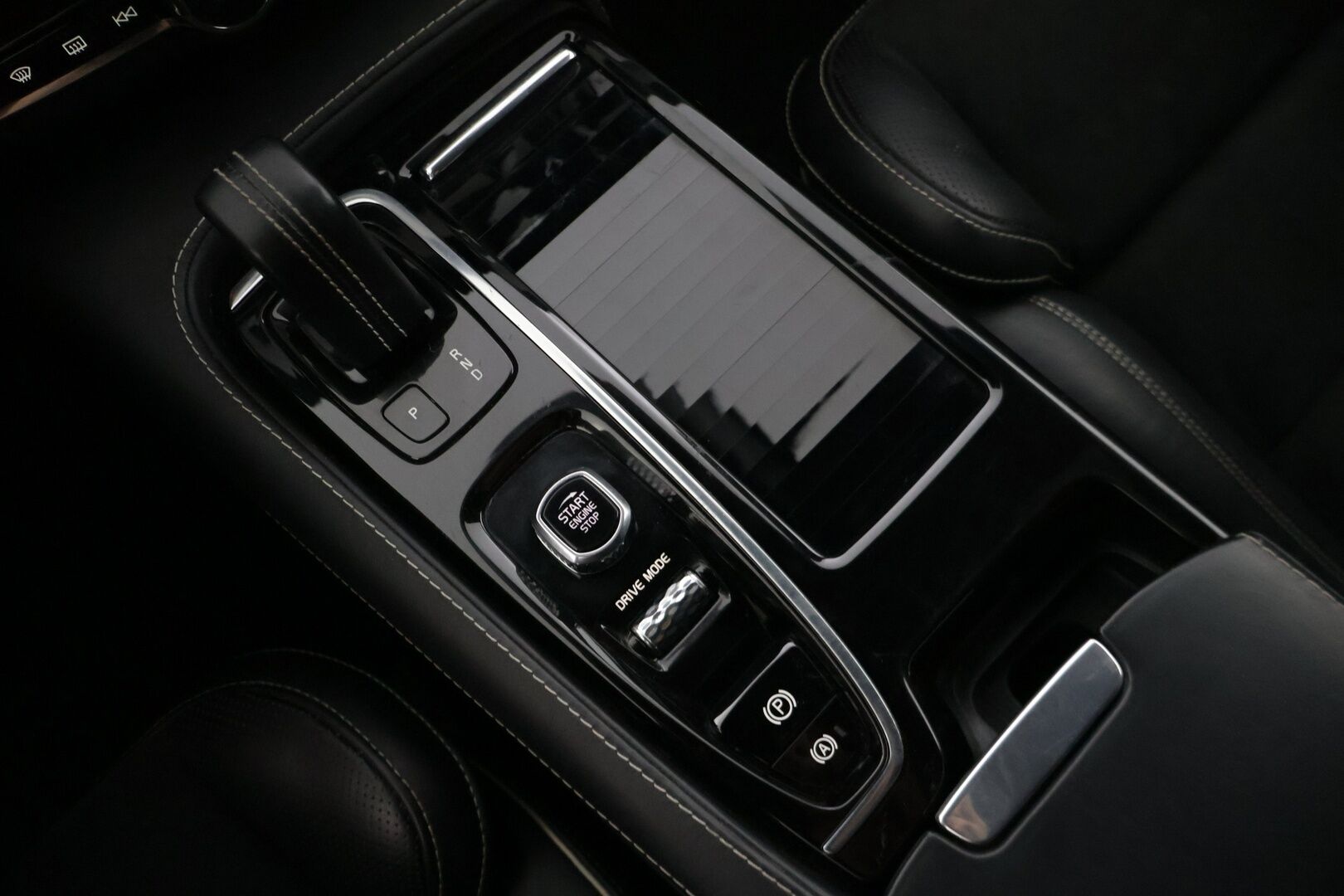 Volvo V90 2020 T8 TwE AWD R-Design aut * Adapt.Cruise / VOC / Ratin lämmitys / Koukku * - Merkkihuollettu / Webasto / 2x hyvät renkaat