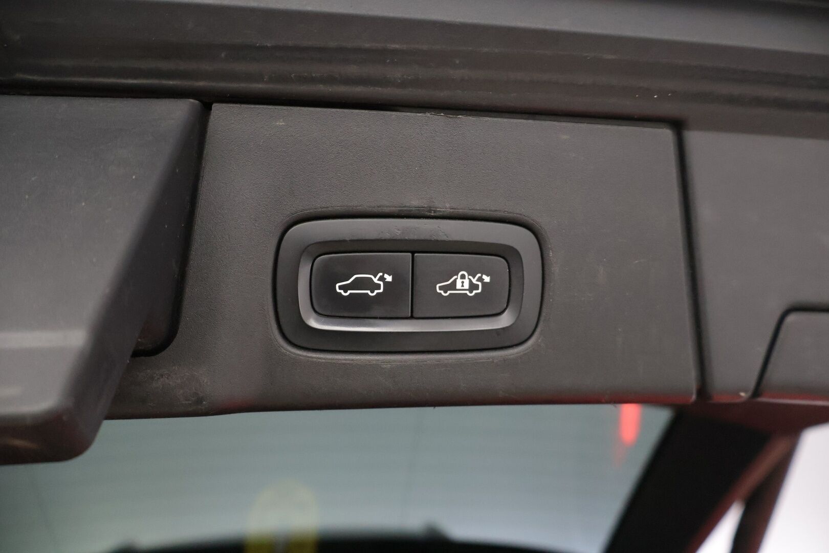 Volvo V90 2020 T8 TwE AWD R-Design aut * Adapt.Cruise / VOC / Ratin lämmitys / Koukku * - Merkkihuollettu / Webasto / 2x hyvät renkaat