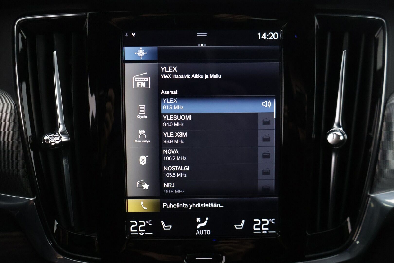 Volvo V90 2020 T8 TwE AWD R-Design aut * Adapt.Cruise / VOC / Ratin lämmitys / Koukku * - Merkkihuollettu / Webasto / 2x hyvät renkaat