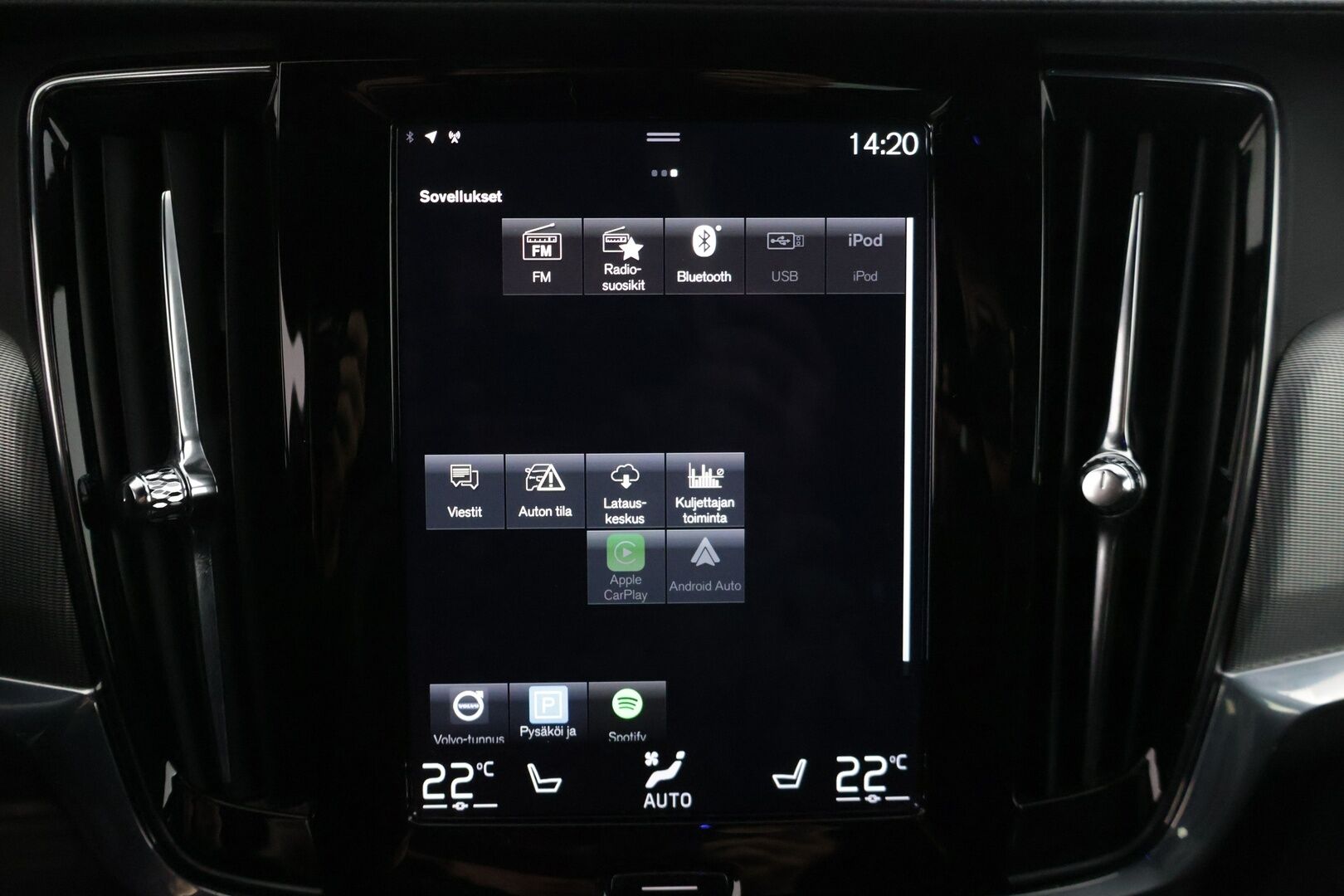 Volvo V90 2020 T8 TwE AWD R-Design aut * Adapt.Cruise / VOC / Ratin lämmitys / Koukku * - Merkkihuollettu / Webasto / 2x hyvät renkaat