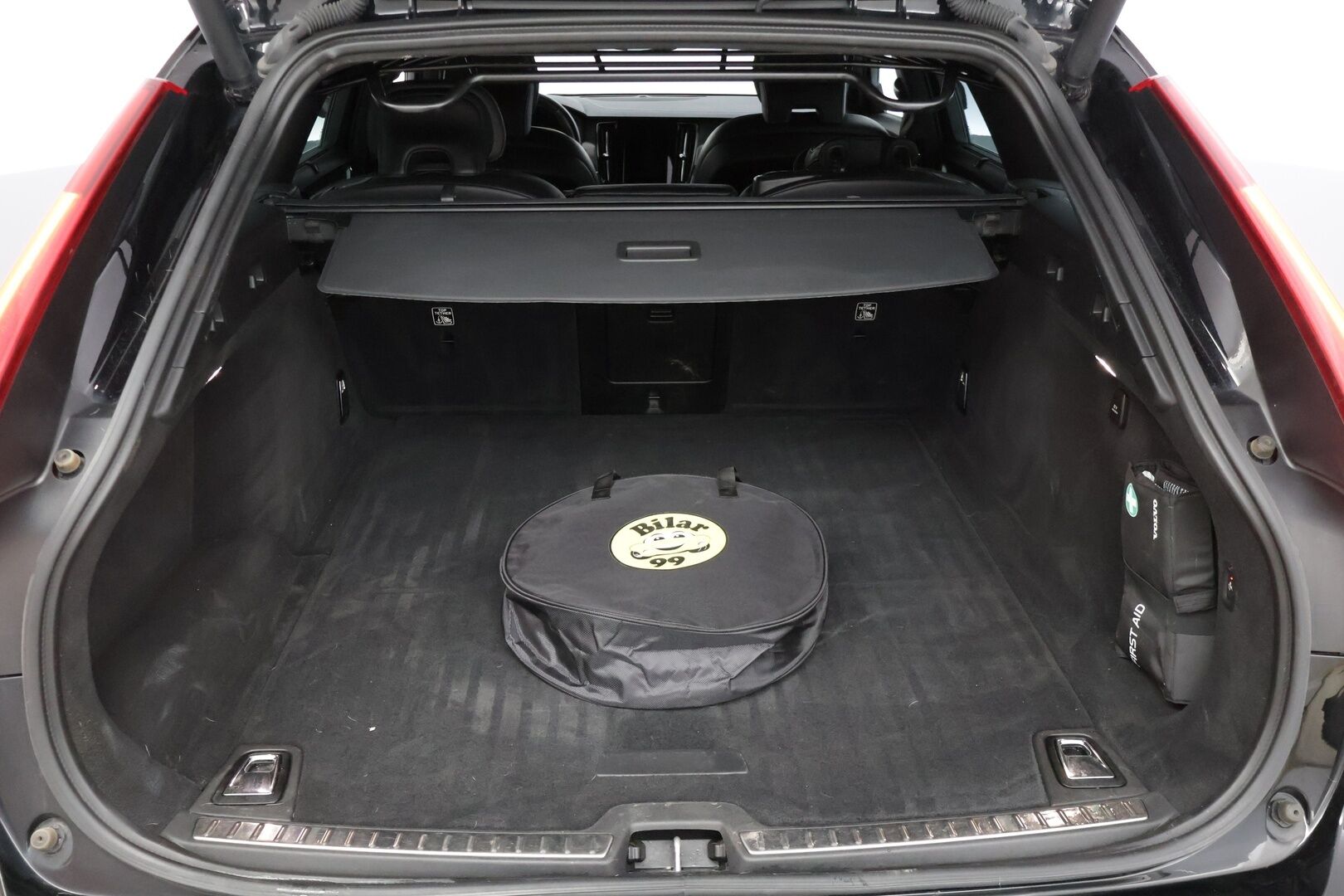 Volvo V90 2020 T8 TwE AWD R-Design aut * Adapt.Cruise / VOC / Ratin lämmitys / Koukku * - Merkkihuollettu / Webasto / 2x hyvät renkaat