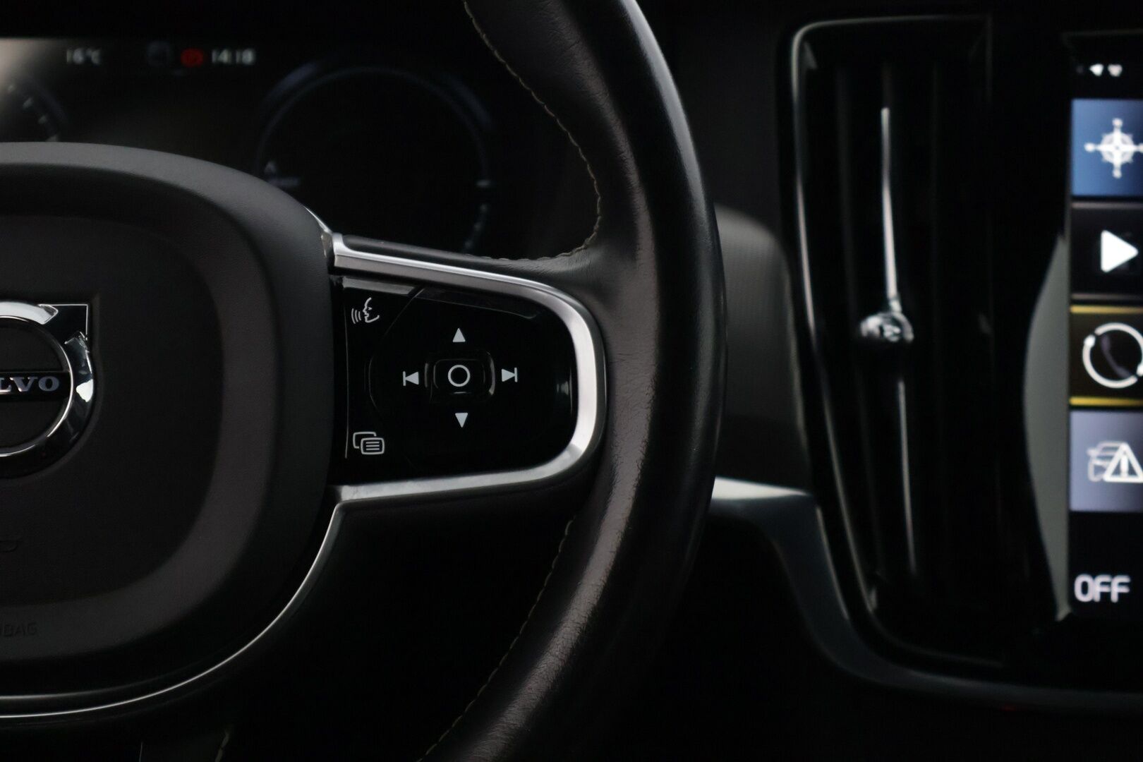 Volvo V90 2020 T8 TwE AWD R-Design aut * Adapt.Cruise / VOC / Ratin lämmitys / Koukku * - Merkkihuollettu / Webasto / 2x hyvät renkaat
