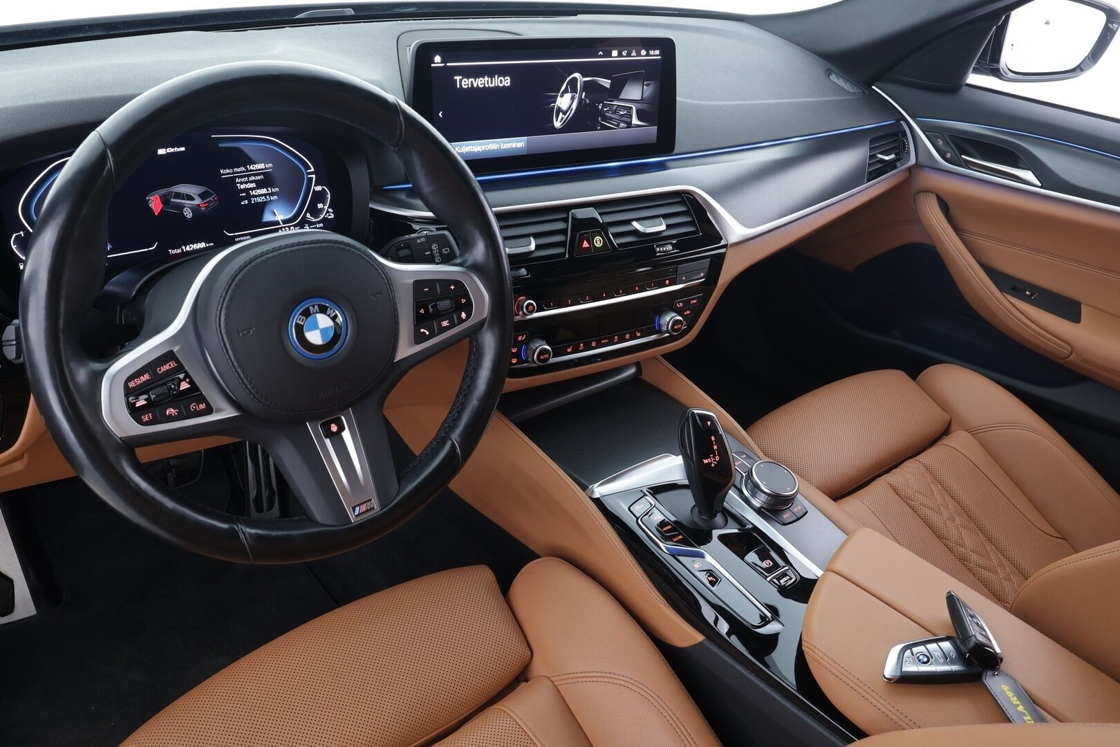 BMW 530 2023 G31 Touring 530e xDrive A Charged Edition M Sport * ACC / Nahkasiusta / Sporttipenkit / Koukku / P.Kamera / Hifi / LED * - 1-om Suomi-auto / Akku kuntotarkastettu SoH 91,2% / Kahdet renkaat aluvanteilla / 2x Latauskaapelit - HULLUT AVAJAISHULINAT KORKOTARJOUS 3,29 %