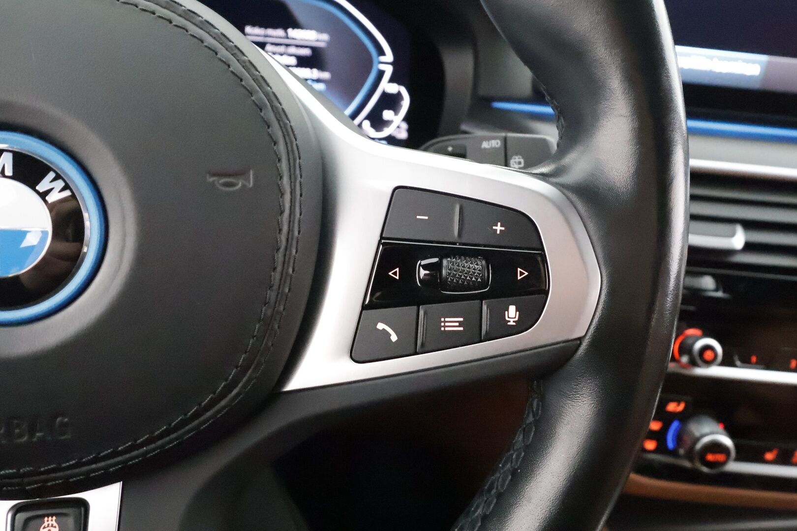 BMW 530 2023 G31 Touring 530e xDrive A Charged Edition M Sport * ACC / Nahkasiusta / Sporttipenkit / Koukku / P.Kamera / Hifi / LED * - 1-om Suomi-auto / Akku kuntotarkastettu SoH 91,2% / Kahdet renkaat aluvanteilla / 2x Latauskaapelit - HULLUT AVAJAISHULINAT KORKOTARJOUS 3,29 %