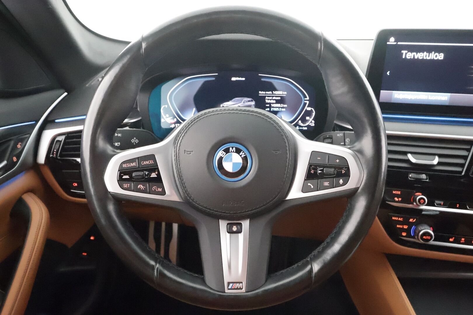 BMW 530 2023 G31 Touring 530e xDrive A Charged Edition M Sport * ACC / Adapt.LED / P.Kamera / Koukku / HiFi / Navi / Comfort Access * - 1-om Suomi-auto / Akku kuntotarkastettu SoH 91,2% / Kahdet renkaat aluvanteilla / 2x Latauskaapelit