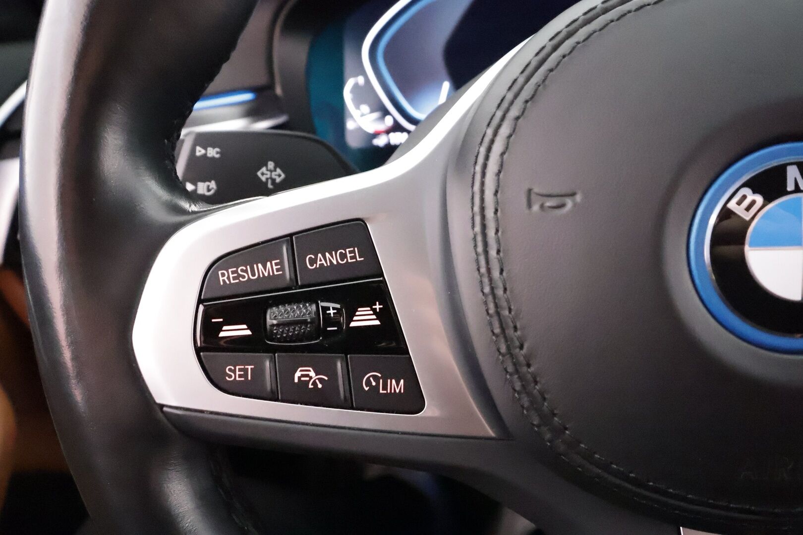 BMW 530 2023 G31 Touring 530e xDrive A Charged Edition M Sport * ACC / Nahkasiusta / Sporttipenkit / Koukku / P.Kamera / Hifi / LED * - 1-om Suomi-auto / Akku kuntotarkastettu SoH 91,2% / Kahdet renkaat aluvanteilla / 2x Latauskaapelit - HULLUT AVAJAISHULINAT KORKOTARJOUS 3,29 %