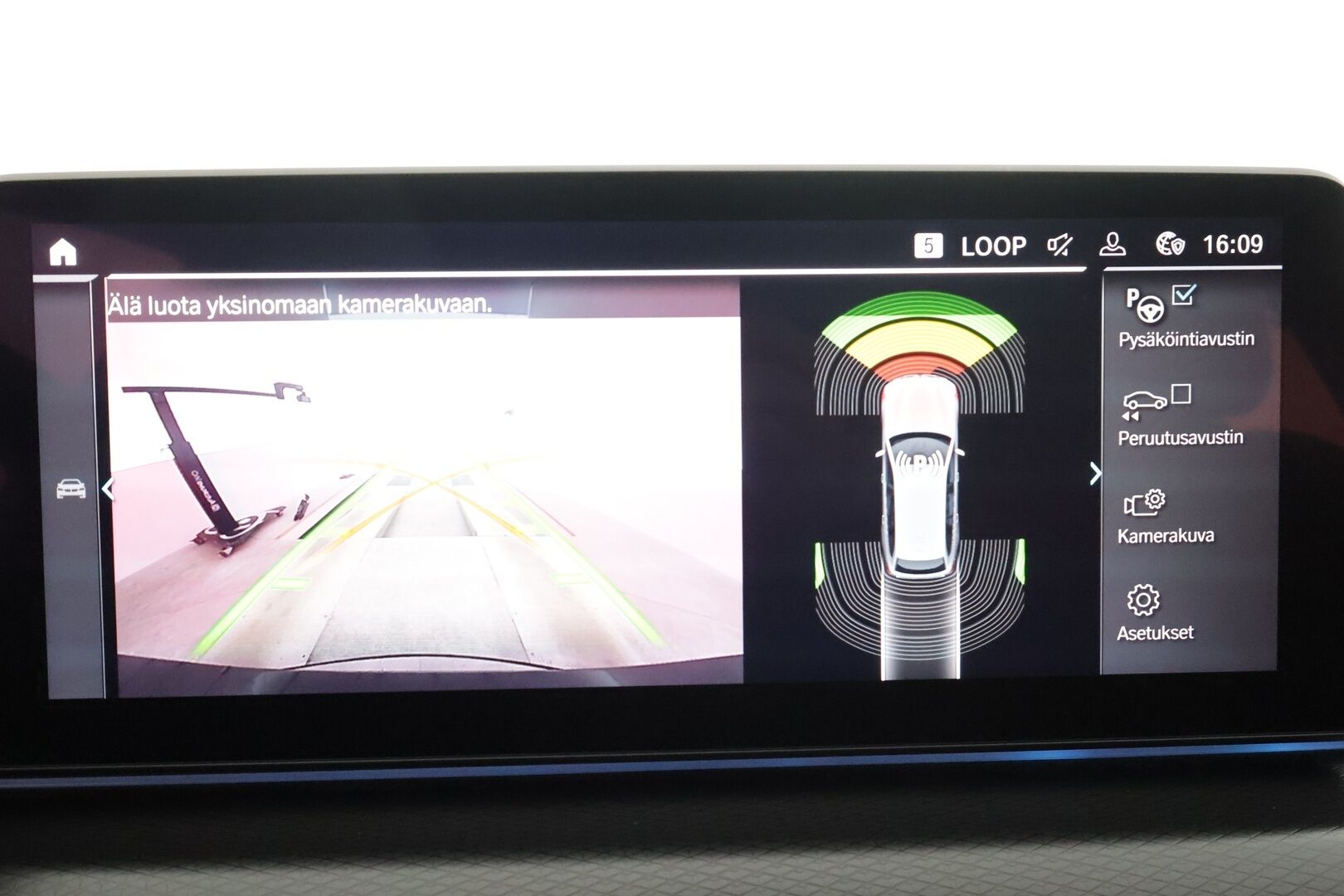 BMW 530 2023 G31 Touring 530e xDrive A Charged Edition M Sport * ACC / Adapt.LED / P.Kamera / Koukku / HiFi / Navi / Comfort Access * - 1-om Suomi-auto / Akku kuntotarkastettu SoH 91,2% / Kahdet renkaat aluvanteilla / 2x Latauskaapelit