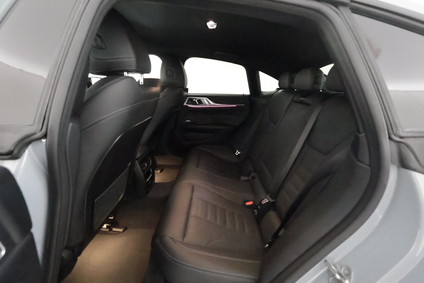 BMW i4 M50 2023 M-Sport LCi ** Shadowline / Laser LED / HarmanKardon / 360° Kamera / Koukku / Adapt. vakkari / Muistipenkki / Apple&Android ** - 2,99 % KORKOTARJOUS TÄHÄN AUTOON - Navi / Kaistavahti / KeylessGo / 2x Renkaat