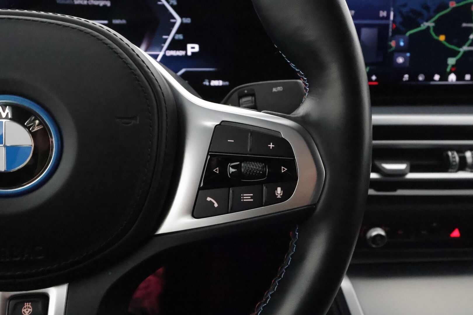 BMW i4 M50 2023 M-Sport LCi ** Shadowline / Laser LED / HarmanKardon / 360° Kamera / Koukku / Adapt. vakkari / Muistipenkki / Apple&Android ** - 2,99 % KORKOTARJOUS TÄHÄN AUTOON - Navi / Kaistavahti / KeylessGo / 2x Renkaat