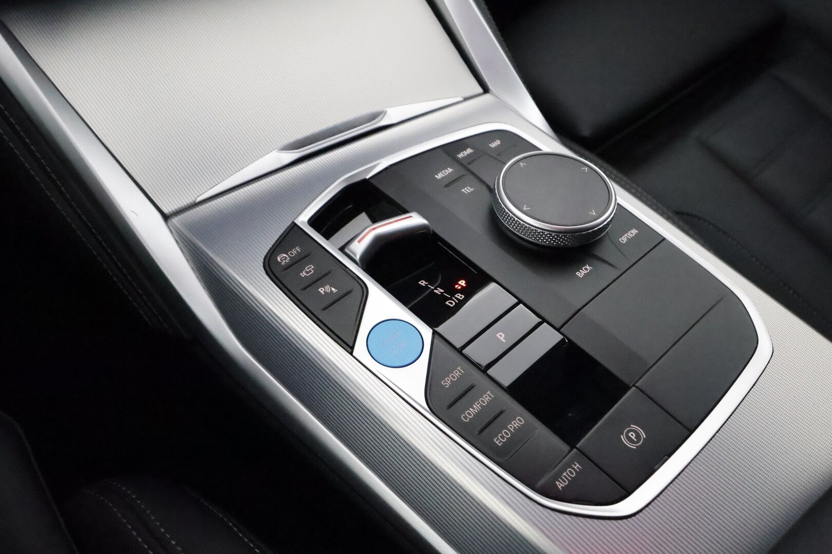 BMW i4 M50 2023 M-Sport LCi ** Shadowline / Laser LED / HarmanKardon / 360° Kamera / Koukku / Adapt. vakkari / Muistipenkki / Apple&Android ** - 2,99 % KORKOTARJOUS TÄHÄN AUTOON - Navi / Kaistavahti / KeylessGo / 2x Renkaat