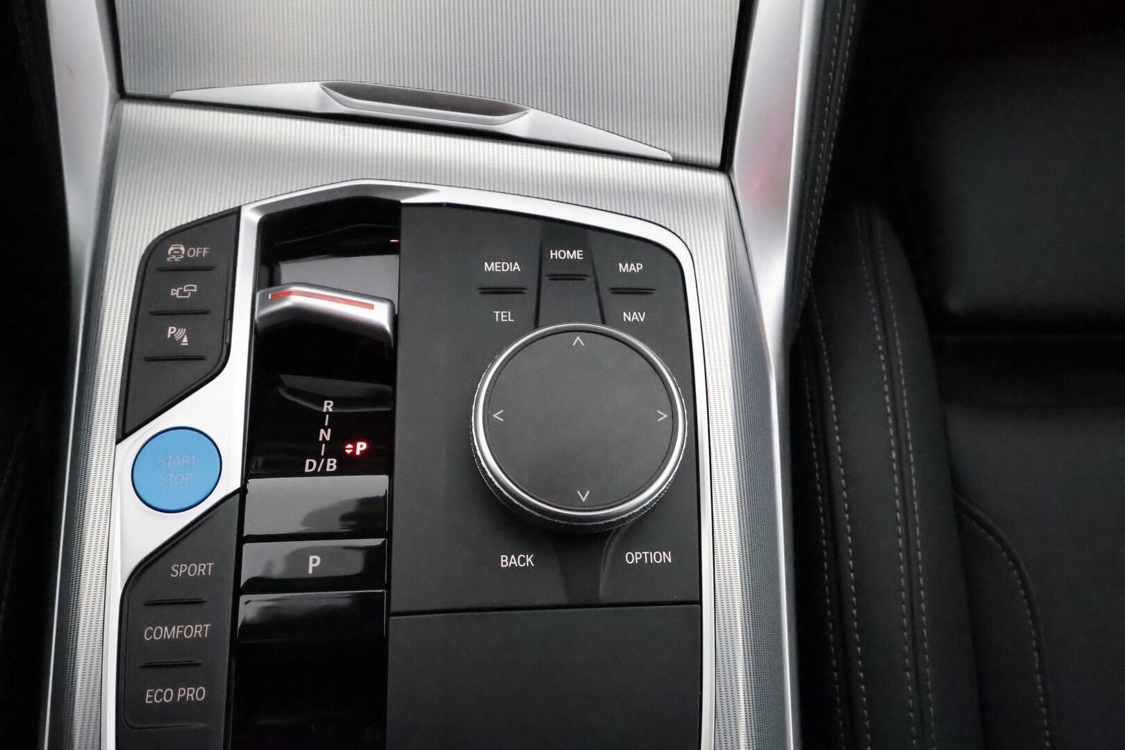BMW i4 M50 2023 M-Sport LCi ** Shadowline / Laser LED / HarmanKardon / 360° Kamera / Koukku / Adapt. vakkari / Muistipenkki / Apple&Android ** - 2,99 % KORKOTARJOUS TÄHÄN AUTOON - Navi / Kaistavahti / KeylessGo / 2x Renkaat