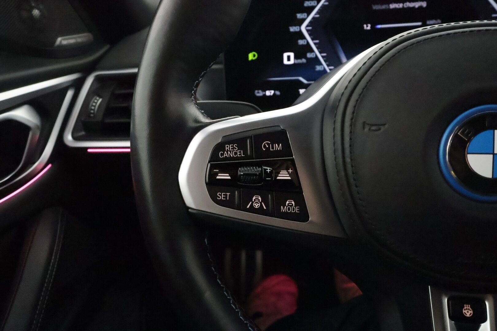 BMW i4 M50 2023 M-Sport LCi ** Shadowline / Laser LED / HarmanKardon / 360° Kamera / Koukku / Adapt. vakkari / Muistipenkki / Apple&Android ** - 2,99 % KORKOTARJOUS TÄHÄN AUTOON - Navi / Kaistavahti / KeylessGo / 2x Renkaat