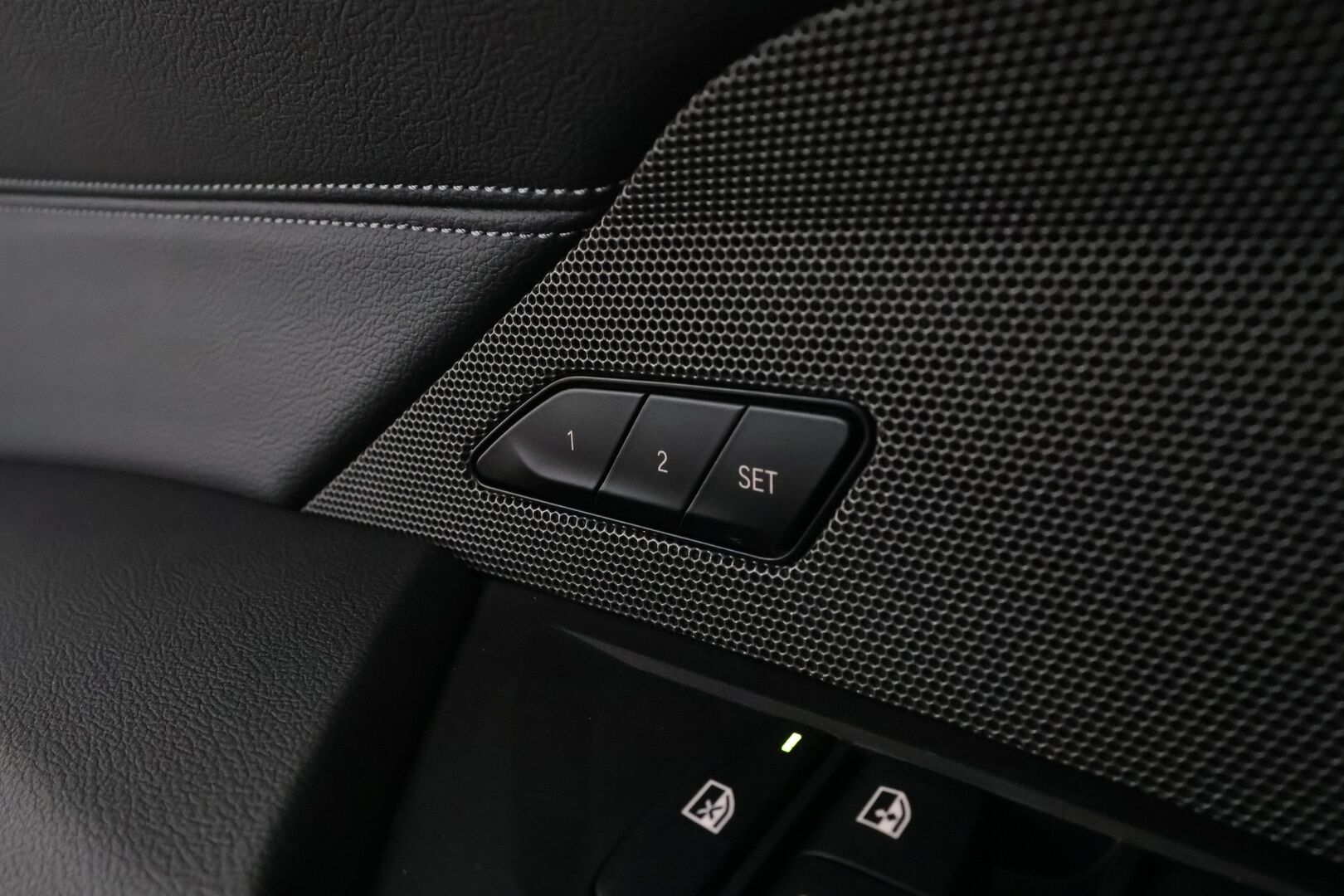 BMW i4 M50 2023 M-Sport LCi ** Shadowline / Laser LED / HarmanKardon / 360° Kamera / Koukku / Adapt. vakkari / Muistipenkki / Apple&Android ** - 2,99 % KORKOTARJOUS TÄHÄN AUTOON - Navi / Kaistavahti / KeylessGo / 2x Renkaat