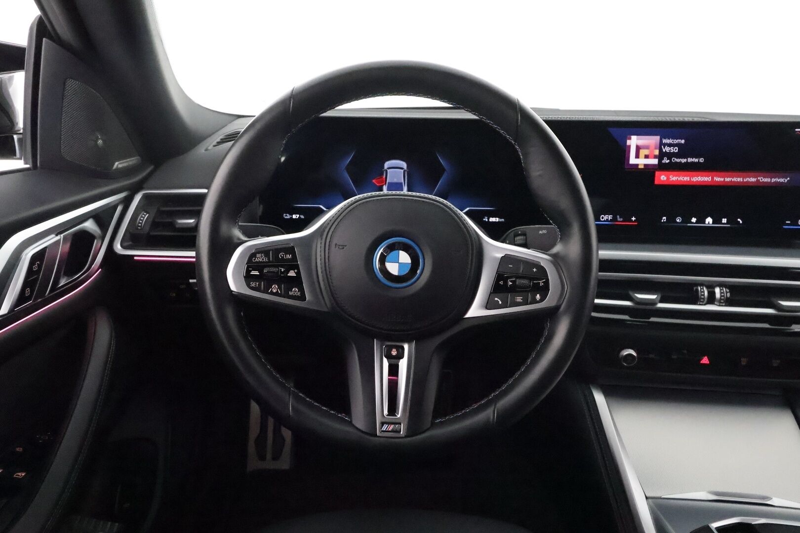 BMW i4 M50 2023 M-Sport LCi ** Shadowline / Laser LED / HarmanKardon / 360° Kamera / Koukku / Adapt. vakkari / Muistipenkki / Apple&Android ** - 2,99 % KORKOTARJOUS TÄHÄN AUTOON - Navi / Kaistavahti / KeylessGo / 2x Renkaat