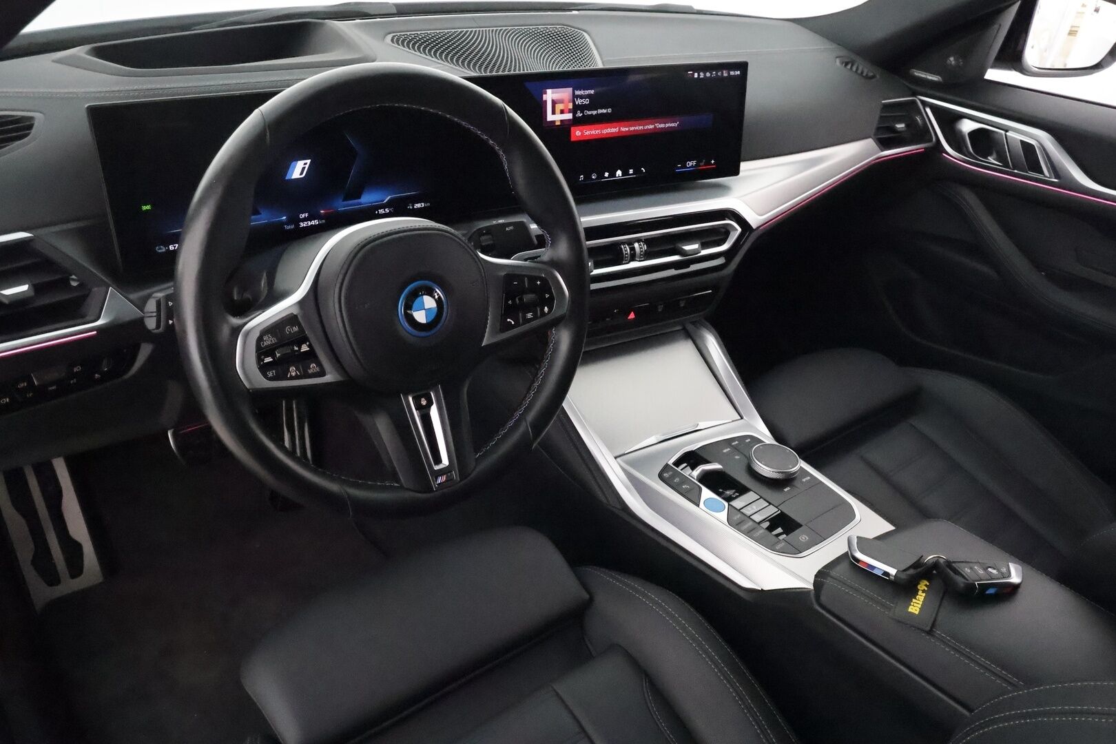 BMW i4 M50 2023 M-Sport LCi ** Shadowline / Laser LED / HarmanKardon / 360° Kamera / Koukku / Adapt. vakkari / Muistipenkki / Apple&Android ** - 2,99 % KORKOTARJOUS TÄHÄN AUTOON - Navi / Kaistavahti / KeylessGo / 2x Renkaat