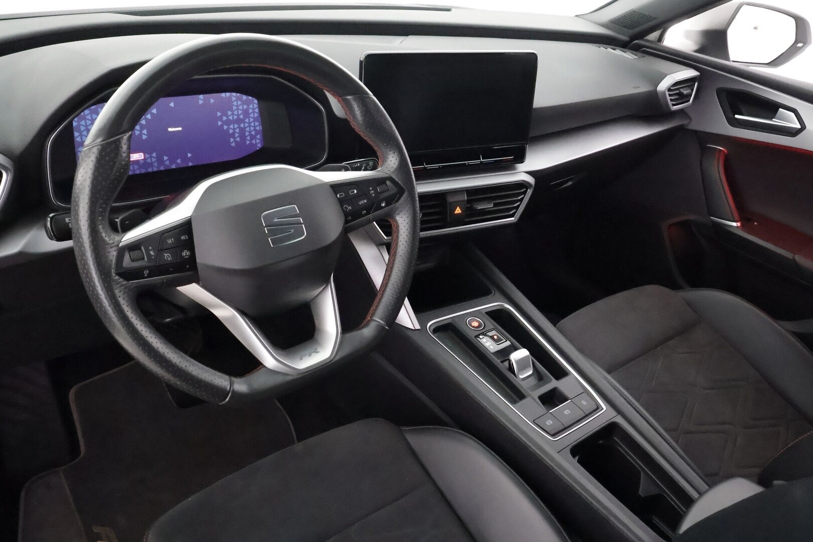 Seat Leon Sportstourer 2021 1,4 PHEV 204 eHybrid FR DSG - | Koukku | ACC | LED | P.Kamera | Muistipenkki | Navi | Kaistavahti | Keyless | 2x Latauskaapelit | Kahdet renkaat |