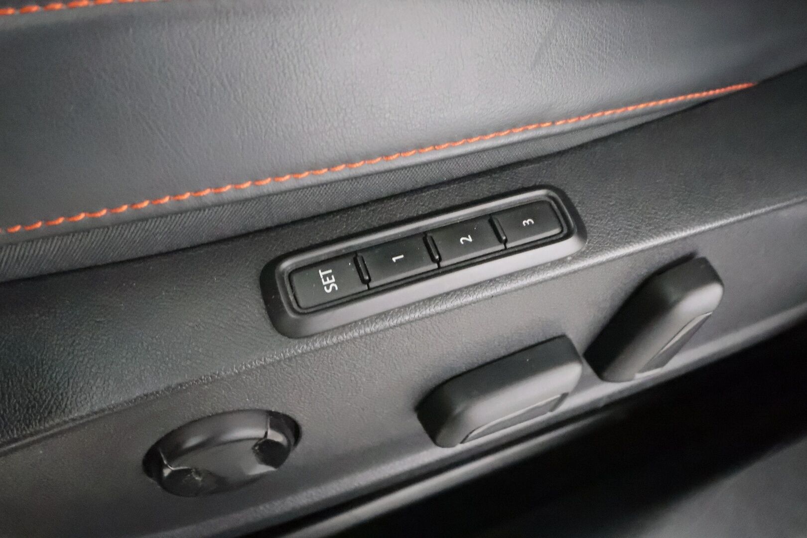 Seat Leon Sportstourer 2021 1,4 PHEV 204 eHybrid FR DSG - | Koukku | ACC | LED | P.Kamera | Muistipenkki | Navi | Kaistavahti | Keyless | 2x Latauskaapelit | Kahdet renkaat |
