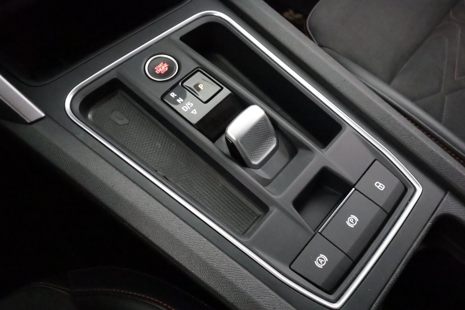 Seat Leon Sportstourer 2021 1,4 PHEV 204 eHybrid FR DSG - | Koukku | ACC | LED | P.Kamera | Muistipenkki | Navi | Kaistavahti | Keyless | 2x Latauskaapelit | Kahdet renkaat |