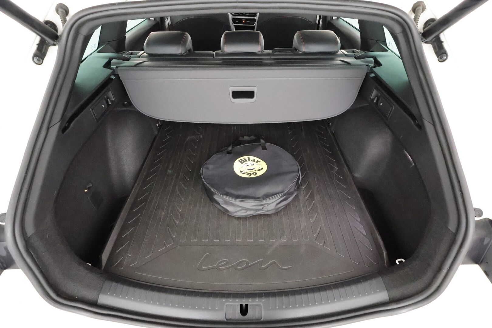 Seat Leon Sportstourer 2021 1,4 PHEV 204 eHybrid FR DSG - | Koukku | ACC | LED | P.Kamera | Muistipenkki | Navi | Kaistavahti | Keyless | 2x Latauskaapelit | Kahdet renkaat |