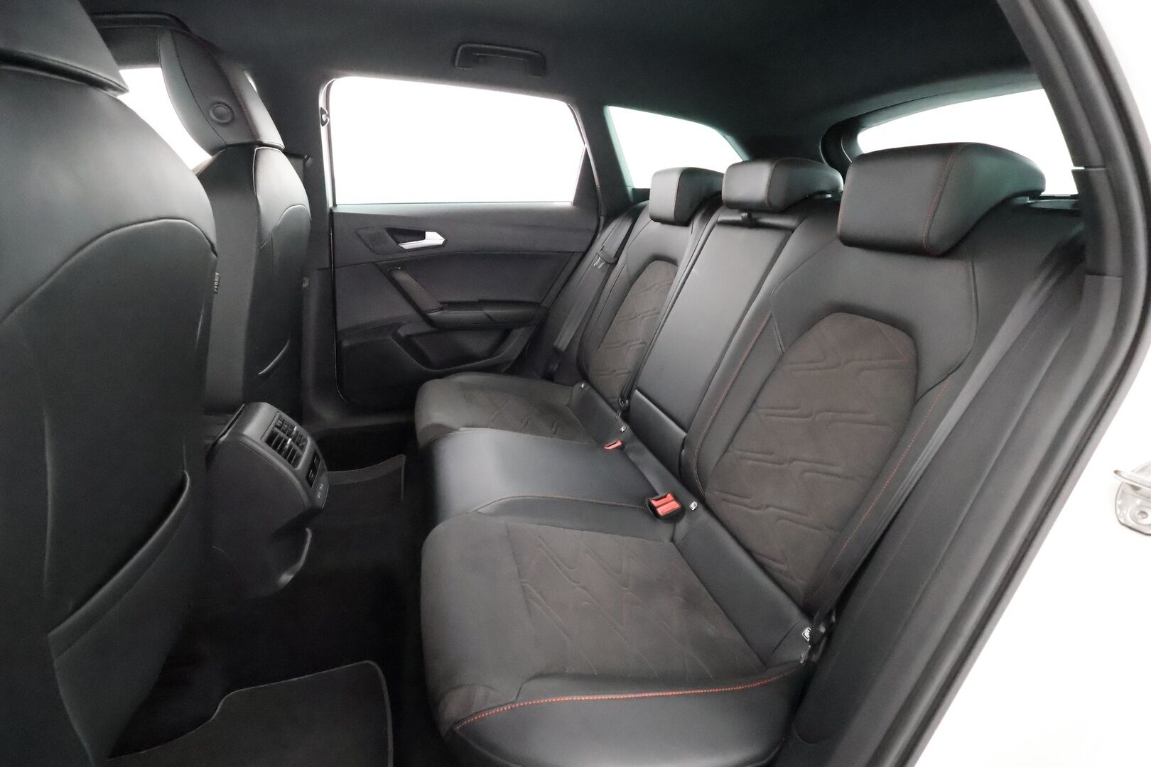 Seat Leon Sportstourer 2021 1,4 PHEV 204 eHybrid FR DSG - | Koukku | ACC | LED | P.Kamera | Muistipenkki | Navi | Kaistavahti | Keyless | 2x Latauskaapelit | Kahdet renkaat |