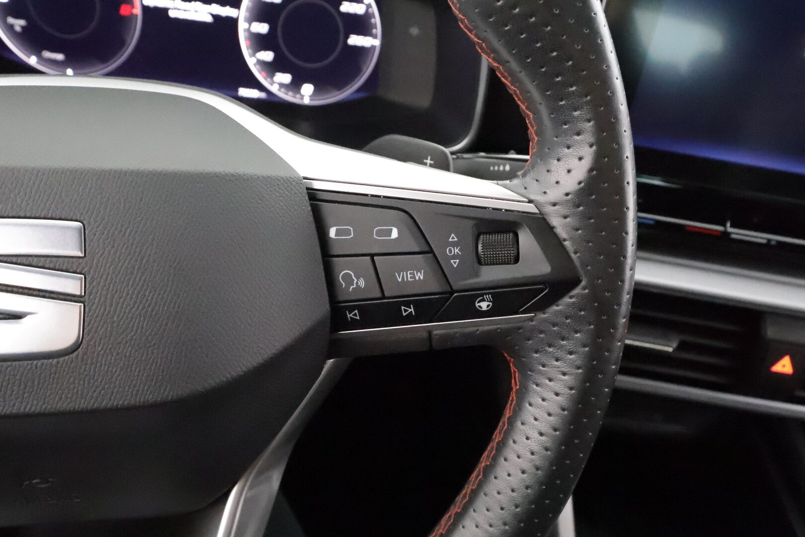 Seat Leon Sportstourer 2021 1,4 PHEV 204 eHybrid FR DSG - | Koukku | ACC | LED | P.Kamera | Muistipenkki | Navi | Kaistavahti | Keyless | 2x Latauskaapelit | Kahdet renkaat |