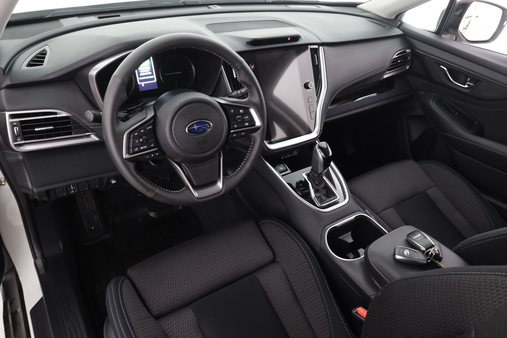 Subaru Outback 2024 2,5i Adventure CVT * Webasto / Koukku / ACC / Matrix / P.Kamera / Kaistavahti / Sähköpenkit * - 1-om Suomi-auto / Kahdet renkaat aluvanteilla