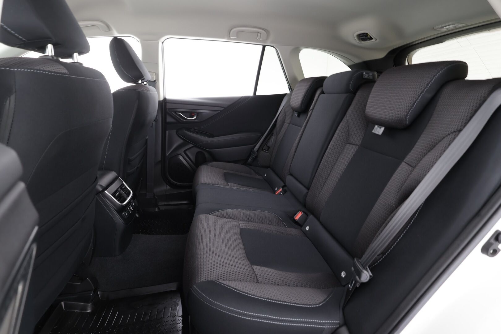 Subaru Outback 2024 2,5i Adventure CVT * Webasto / Koukku / ACC / Matrix / P.Kamera / Kaistavahti / Sähköpenkit * - 1-om Suomi-auto / Kahdet renkaat aluvanteilla