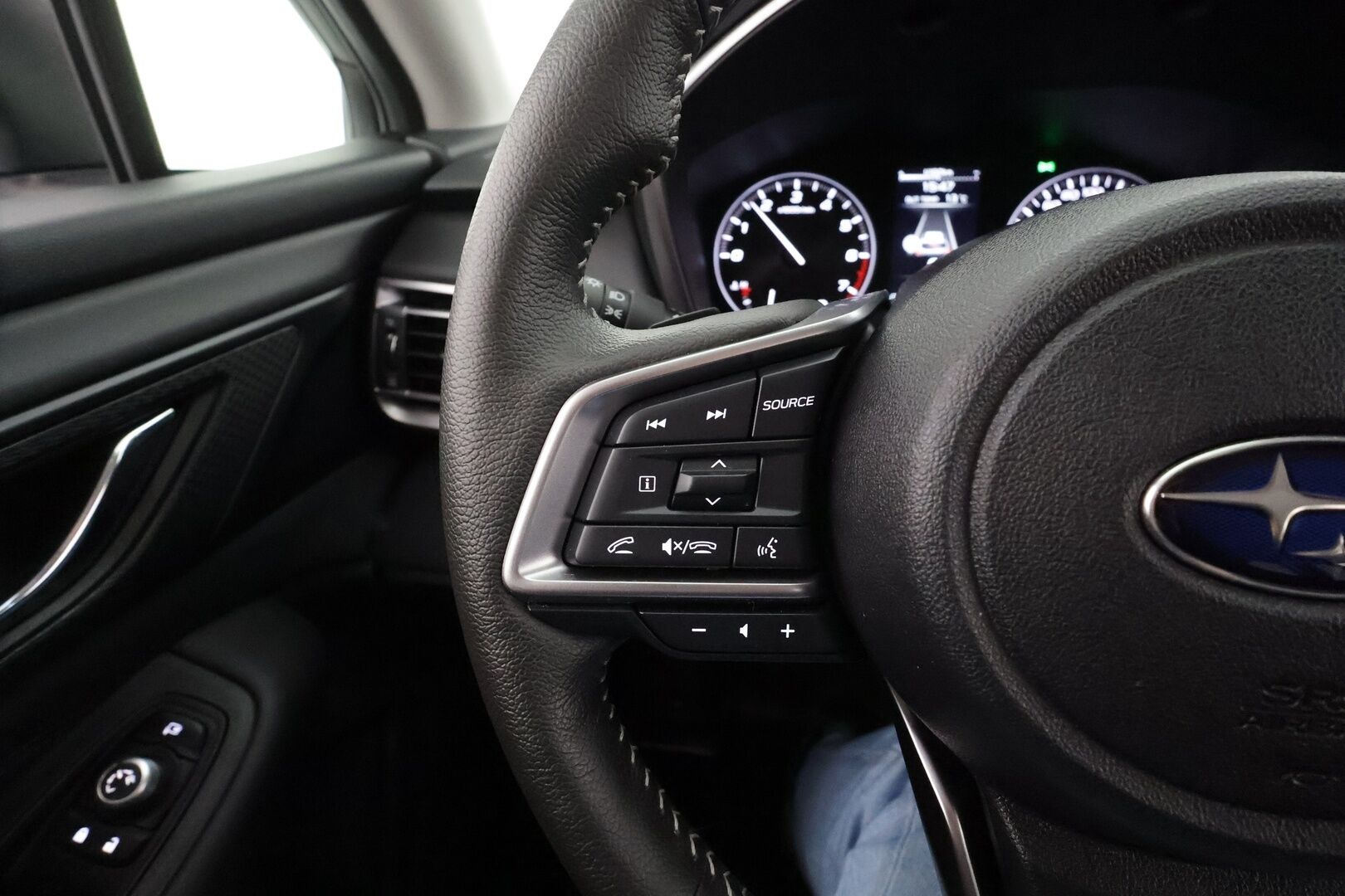 Subaru Outback 2024 2,5i Adventure CVT * Webasto / Koukku / ACC / Matrix / P.Kamera / Kaistavahti / Sähköpenkit * - 1-om Suomi-auto / Kahdet renkaat aluvanteilla