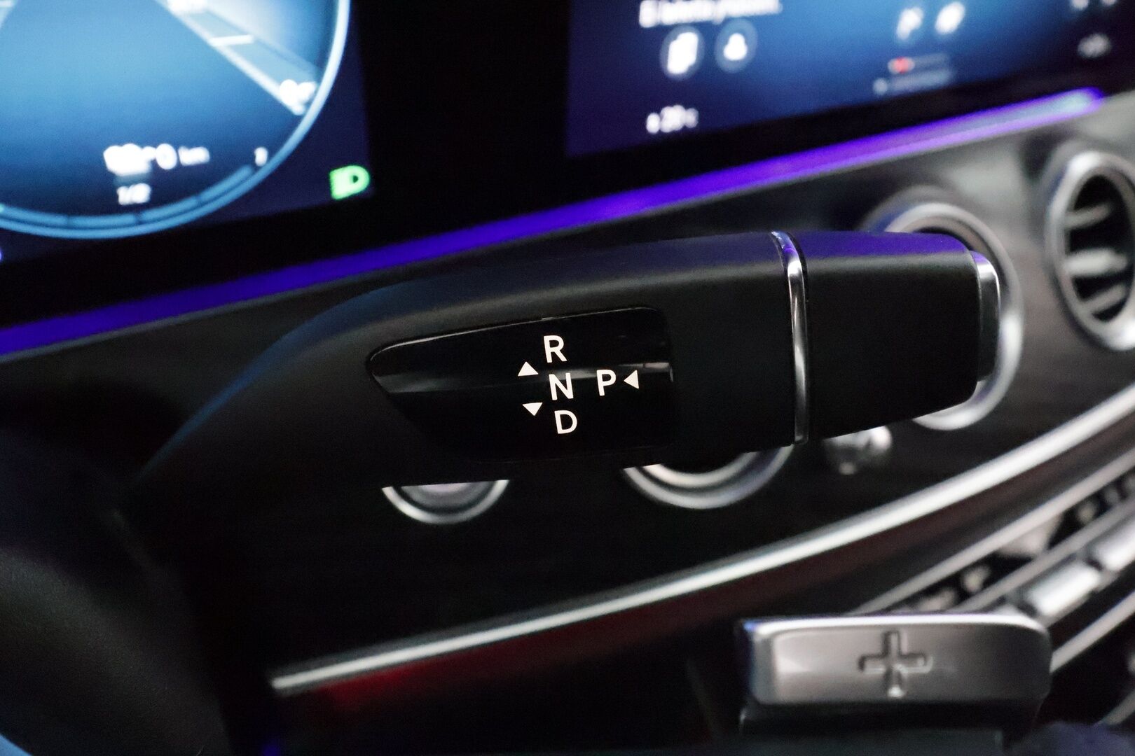 Mercedes-Benz E 2021 300 de 4MATIC T A EQ Power AMG * 360° / Widescreen / Koukku / Multibeam / Lisälämmitin / Navi * - Kahdet renkaat aluvanteilla