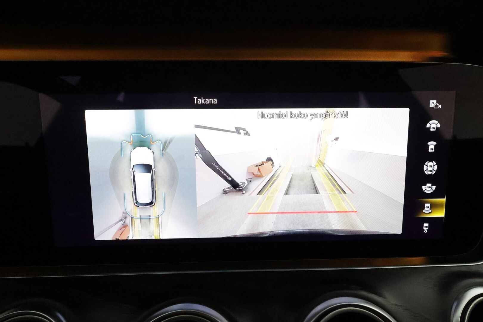 Mercedes-Benz E 2021 300 de 4MATIC T A EQ Power AMG * 360° / Widescreen / Koukku / Multibeam / Lisälämmitin / Navi * - Kahdet renkaat aluvanteilla