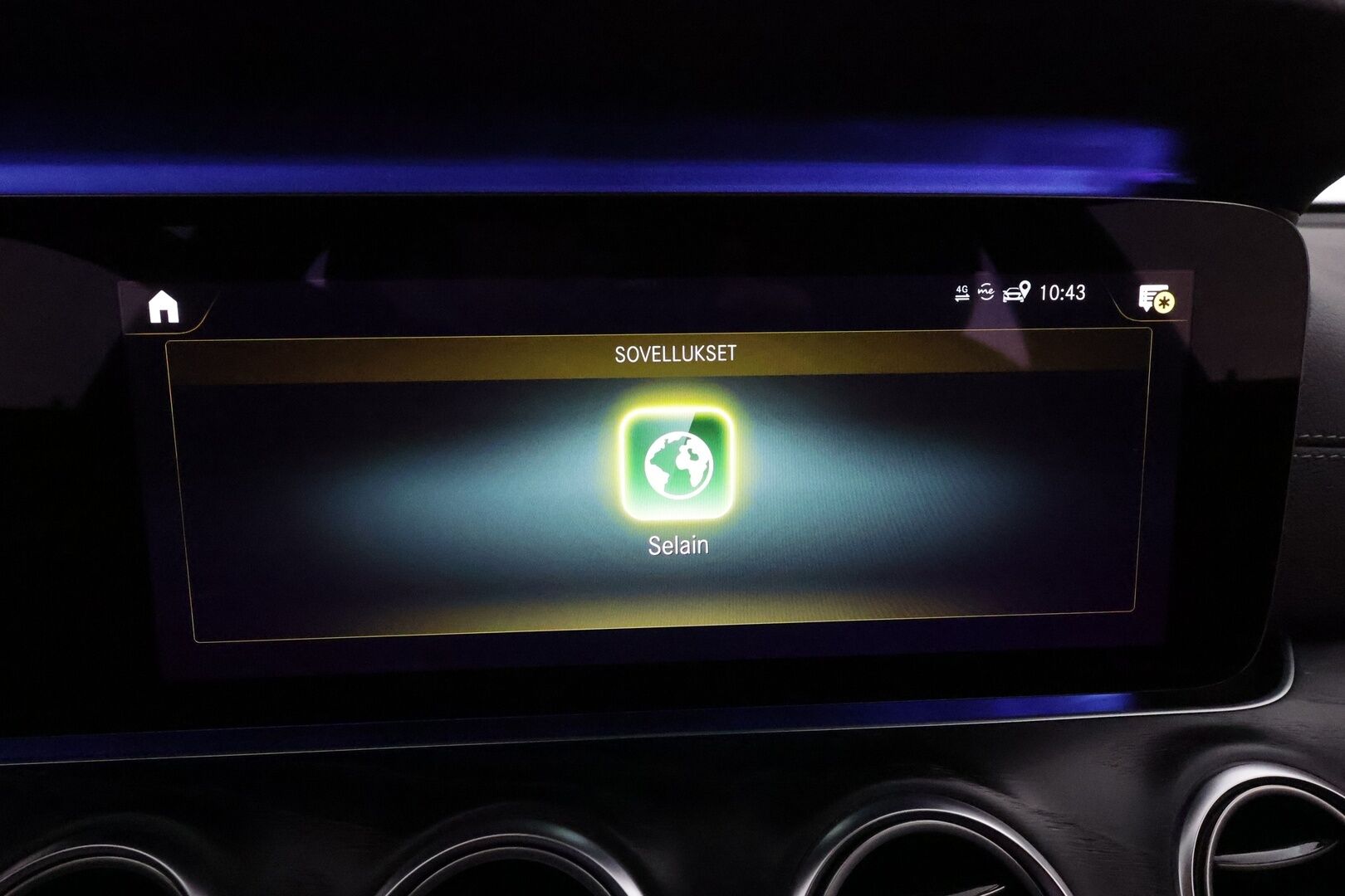 Mercedes-Benz E 2021 300 de 4MATIC T A EQ Power AMG * 360° / Widescreen / Koukku / Multibeam / Lisälämmitin / Navi * - Kahdet renkaat aluvanteilla