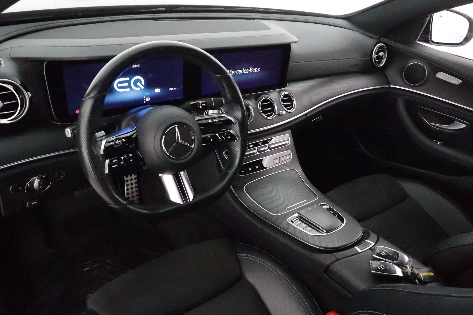Mercedes-Benz E 2021 300 de 4MATIC T A EQ Power AMG * 360° / Widescreen / Koukku / Multibeam / Lisälämmitin / Navi * - Kahdet renkaat aluvanteilla