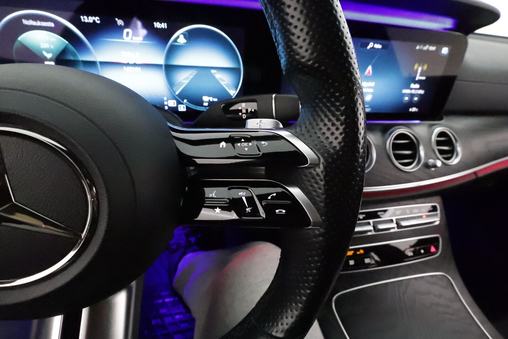Mercedes-Benz E 2021 300 de 4MATIC T A EQ Power AMG * 360° / Widescreen / Koukku / Multibeam / Lisälämmitin / Navi * - Kahdet renkaat aluvanteilla
