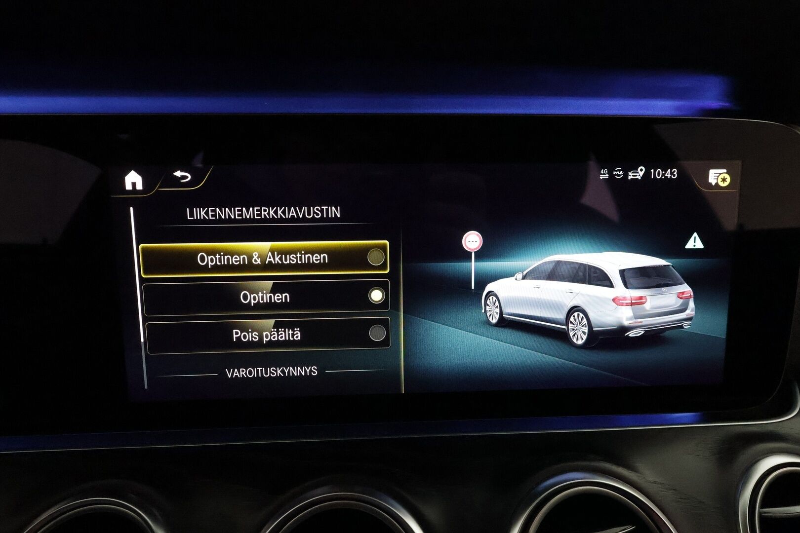 Mercedes-Benz E 2021 300 de 4MATIC T A EQ Power AMG * 360° / Widescreen / Koukku / Multibeam / Lisälämmitin / Navi * - Kahdet renkaat aluvanteilla