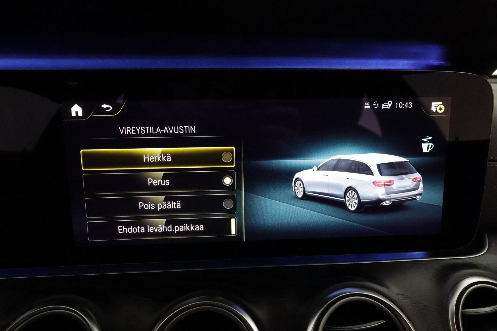 Mercedes-Benz E 2021 300 de 4MATIC T A EQ Power AMG * 360° / Widescreen / Koukku / Multibeam / Lisälämmitin / Navi * - Kahdet renkaat aluvanteilla