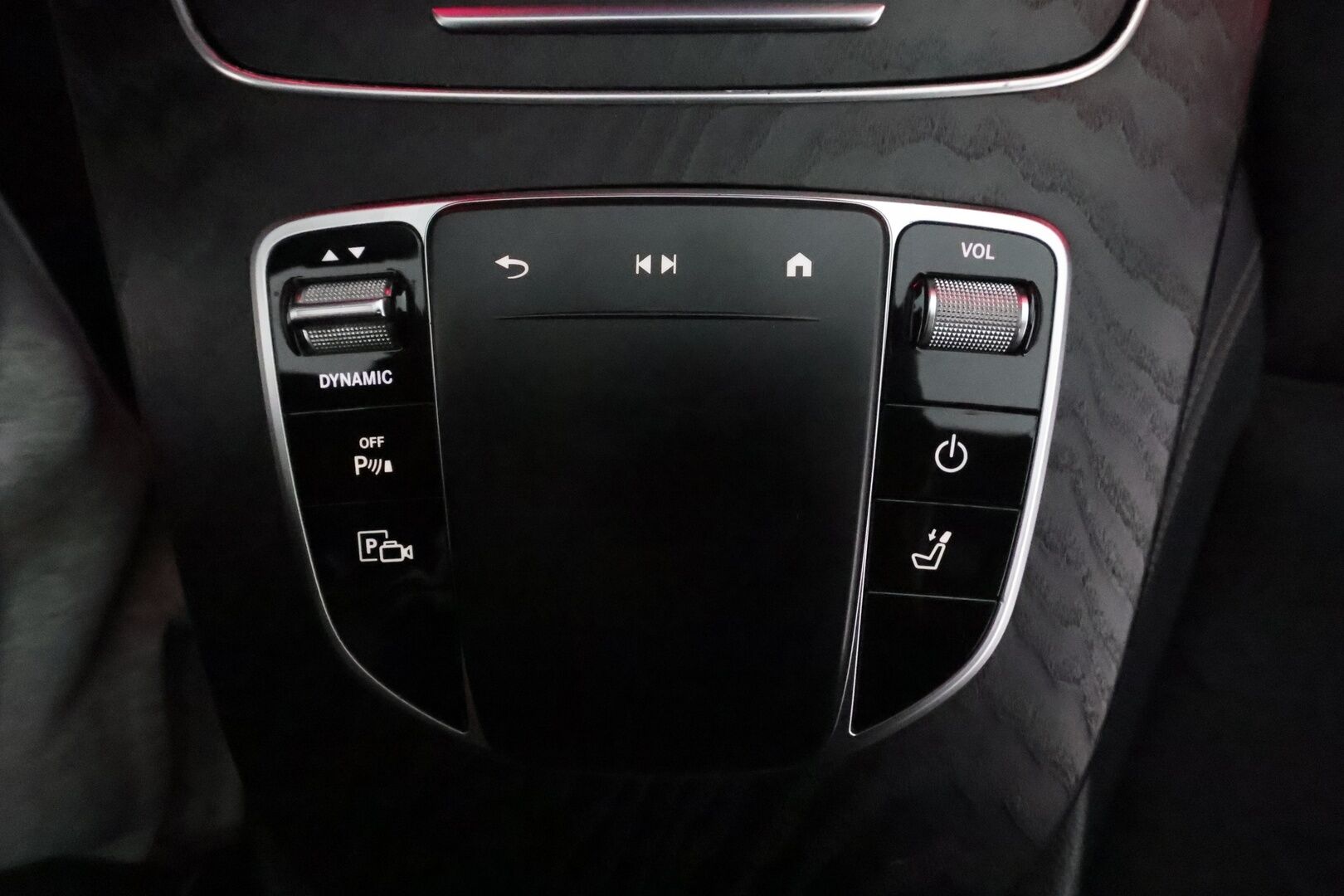 Mercedes-Benz E 2021 300 de 4MATIC T A EQ Power AMG * 360° / Widescreen / Koukku / Multibeam / Lisälämmitin / Navi * - Kahdet renkaat aluvanteilla