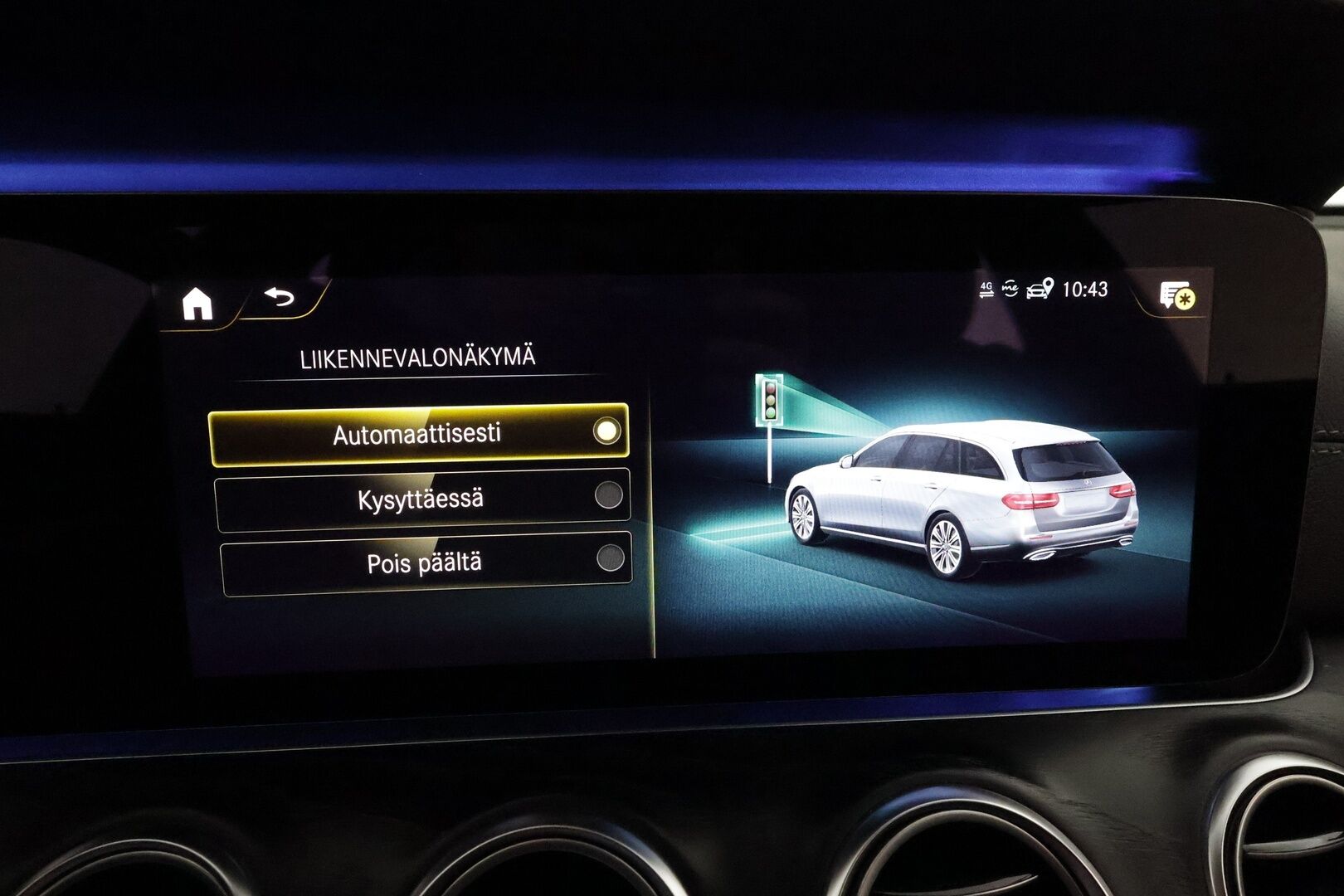 Mercedes-Benz E 2021 300 de 4MATIC T A EQ Power AMG * 360° / Widescreen / Koukku / Multibeam / Lisälämmitin / Navi * - Kahdet renkaat aluvanteilla