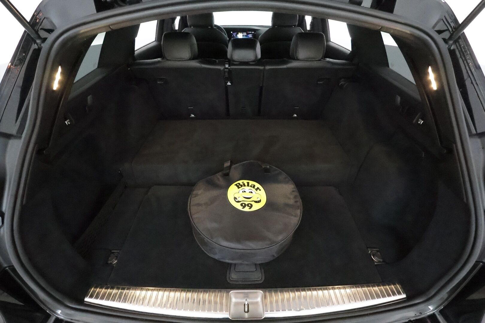 Mercedes-Benz E 2021 300 de 4MATIC T A EQ Power AMG * 360° / Widescreen / Koukku / Multibeam / Lisälämmitin / Navi * - Kahdet renkaat aluvanteilla