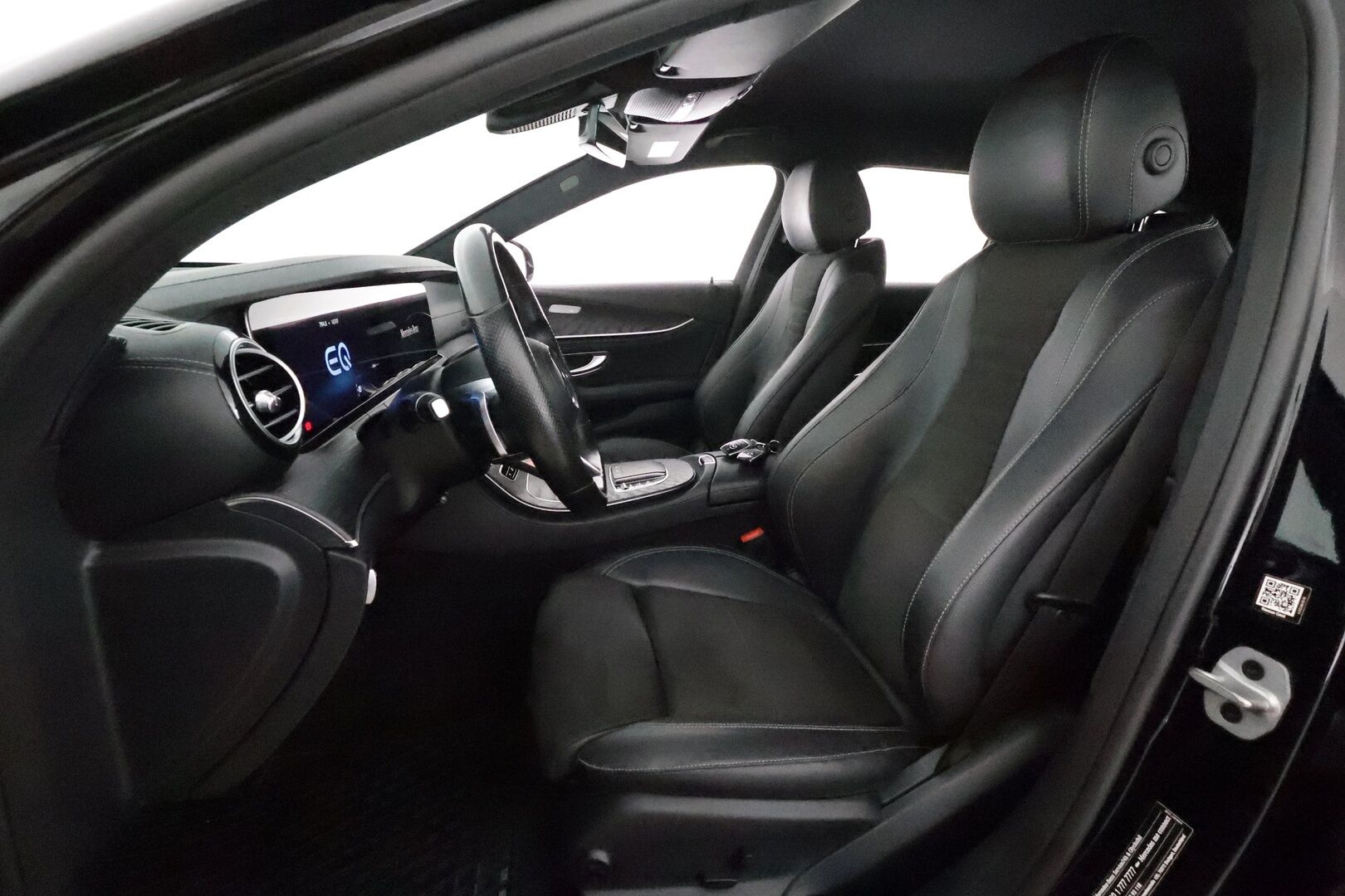 Mercedes-Benz E 2021 300 de 4MATIC T A EQ Power AMG * 360° / Widescreen / Koukku / Multibeam / Lisälämmitin / Navi * - Kahdet renkaat aluvanteilla