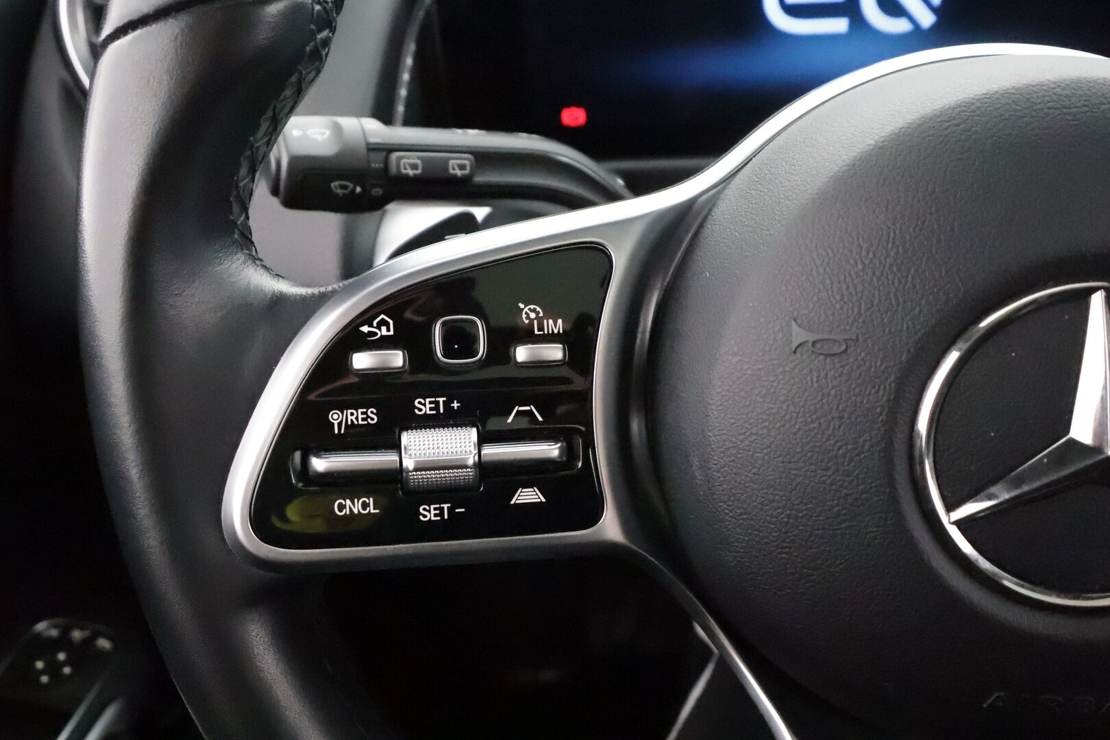 Mercedes-Benz EQB 2023 300 4MATIC Business - | Distronic+ | ILP | 360° | Panorama | Ambient light | Nahkaverhoilu | Widescreen | Keyless | Akt. kaista-avustin | BSM | Apple & Android | 2x renkaat aluin | 