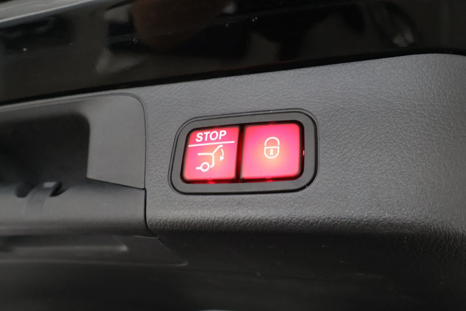 Mercedes-Benz EQB 2023 300 4MATIC Business - | Distronic+ | ILP | 360° | Panorama | Ambient light | Nahkaverhoilu | Widescreen | Keyless | Akt. kaista-avustin | BSM | Apple & Android | 2x renkaat aluin | 