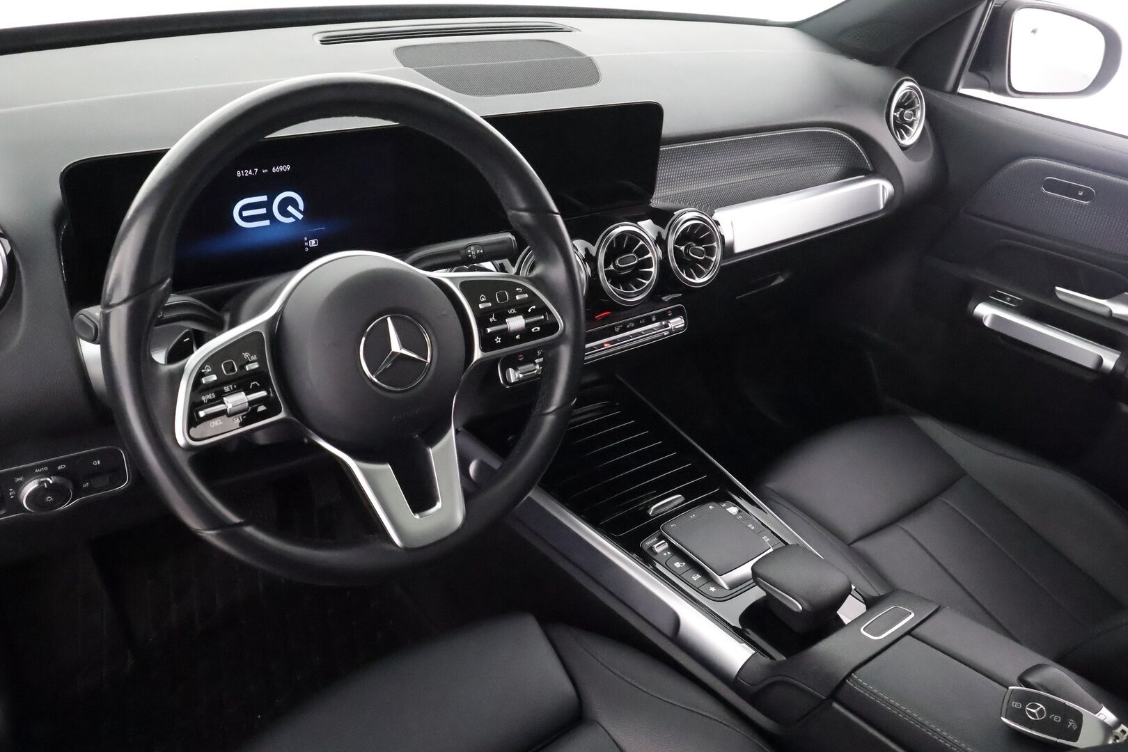 Mercedes-Benz EQB 2023 300 4MATIC Business - | Distronic+ | ILP | 360° | Panorama | Ambient light | Nahkaverhoilu | Widescreen | Keyless | Akt. kaista-avustin | BSM | Apple & Android | 2x renkaat aluin | 