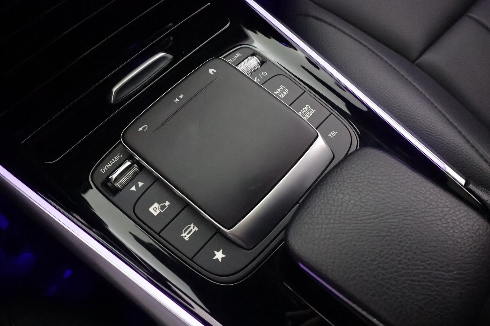 Mercedes-Benz EQB 2023 300 4MATIC Business - | Distronic+ | ILP | 360° | Panorama | Ambient light | Nahkaverhoilu | Widescreen | Keyless | Akt. kaista-avustin | BSM | Apple & Android | 2x renkaat aluin | 
