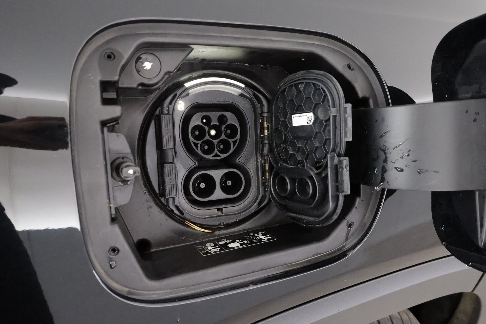 Mercedes-Benz EQB 2023 300 4MATIC Business - | Distronic+ | ILP | 360° | Panorama | Ambient light | Nahkaverhoilu | Widescreen | Keyless | Akt. kaista-avustin | BSM | Apple & Android | 2x renkaat aluin | 