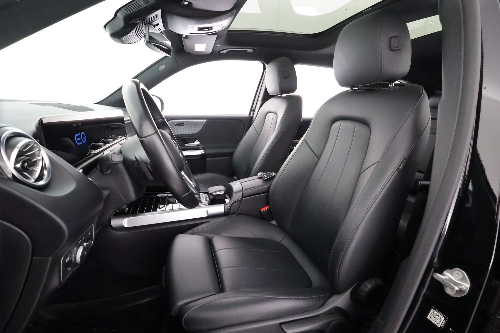 Mercedes-Benz EQB 2023 300 4MATIC Business - | Distronic+ | ILP | 360° | Panorama | Ambient light | Nahkaverhoilu | Widescreen | Keyless | Akt. kaista-avustin | BSM | Apple & Android | 2x renkaat aluin | 