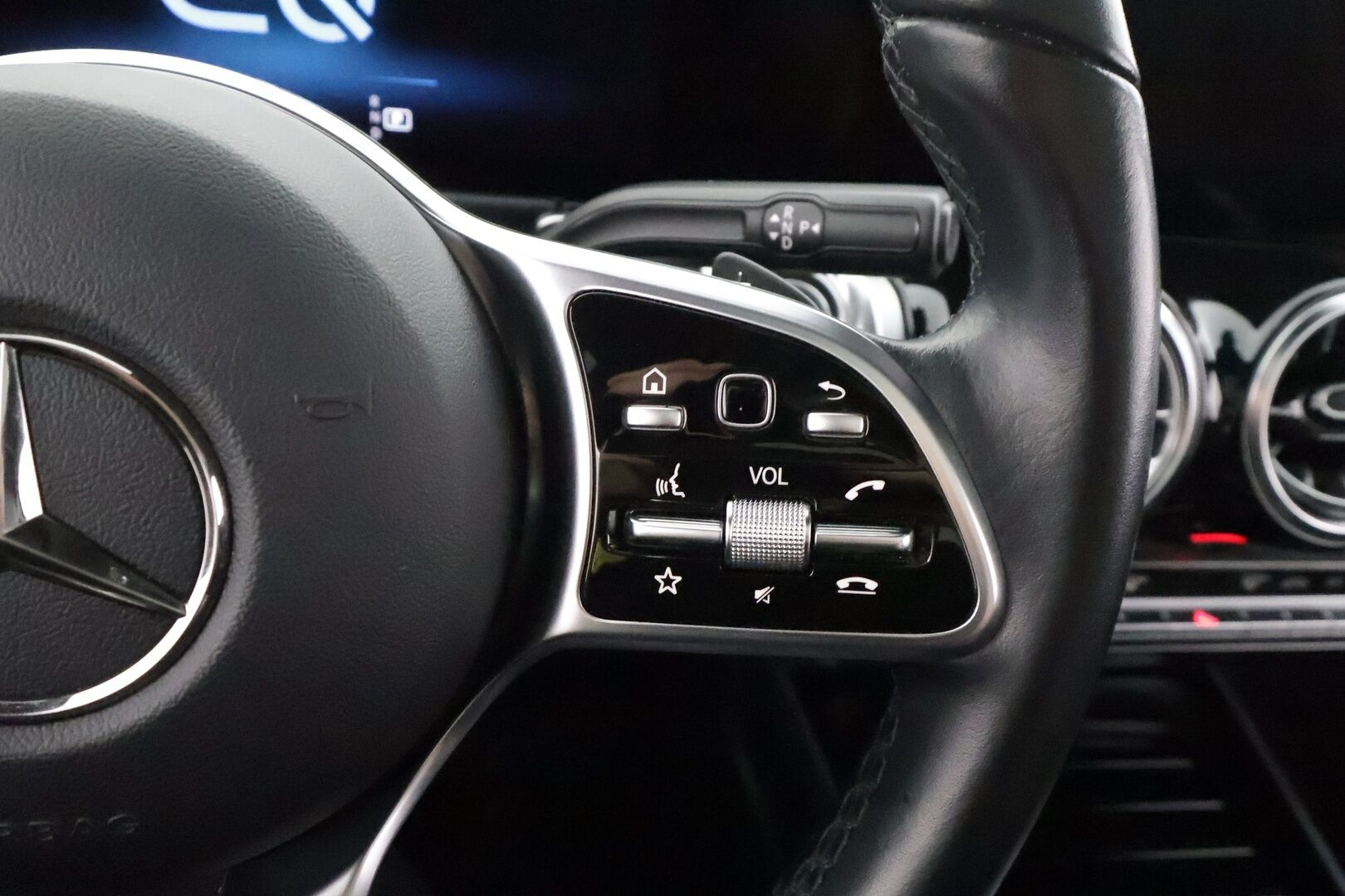 Mercedes-Benz EQB 2023 300 4MATIC Business - | Distronic+ | ILP | 360° | Panorama | Ambient light | Nahkaverhoilu | Widescreen | Keyless | Akt. kaista-avustin | BSM | Apple & Android | 2x renkaat aluin | 