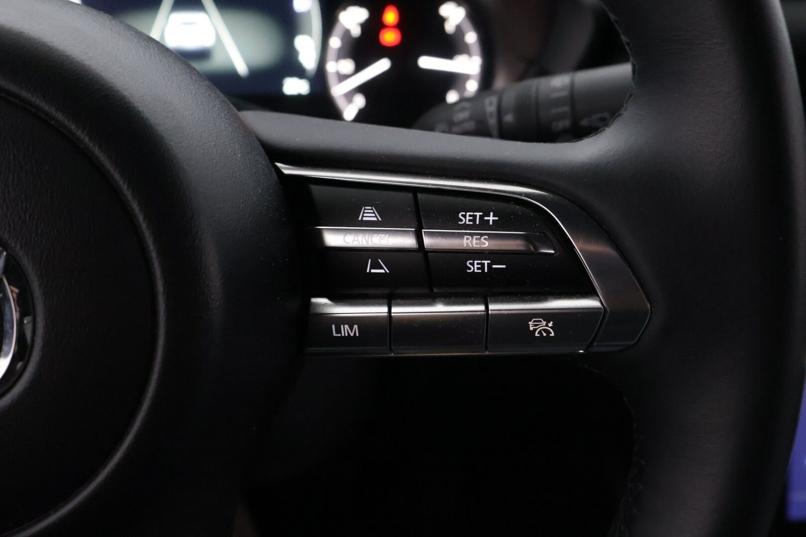 Mazda MX-30 2024 e-Skyactiv R-EV Exclusive-Line *Suomi-auto / Adapt.vak / P-kamera / LED / HUD / 2x vanteet ja renkaat* - Erinomaisesti varusteltu! / 2x vanteet / Huippukuntoiset renkaat / Vaihtoehto uudelle! - HULLU BLACKWEEK KORKOTARJOUS 2,49%